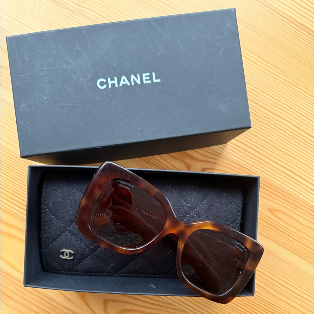 CHANEL Brown Sunglasses